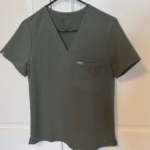 Women’s Figs scrub shirt and pants